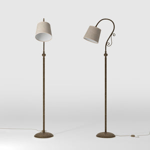 Brass floor lamp with curved arm and scrolls linen-effect fabric shade classic design Made in Italy by Ghidini 1849 - Finish: OAS Antique Brass