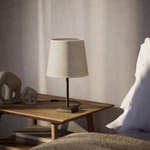 Contemporary table lamp with brass structure and conical gray textile shade, square base, essential design, Aves collection by Ghidini 1849 - Finish: OBM Bronze Satin Matt Brass