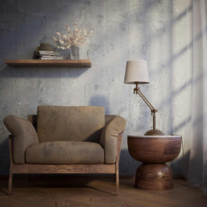 Classic brass table lamp with fluted stem adjustable double joint and grey linen-effect fabric shade Made in Italy by Ghidini 1849 - Finish: OAS Antique Brass