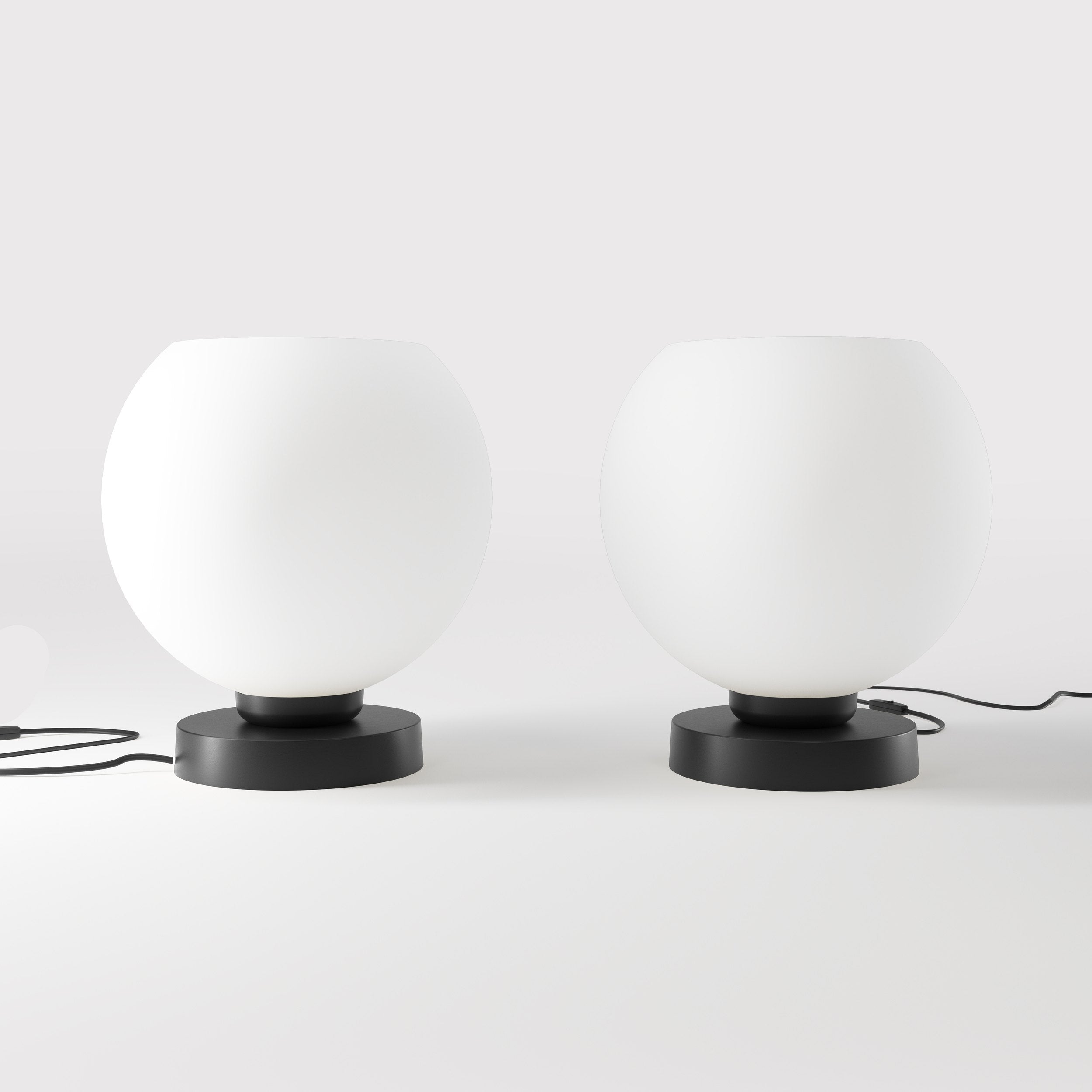 Brass table lamp with frosted glass globe, sophisticated lighting for interiors - Finish: ONO Matt Black