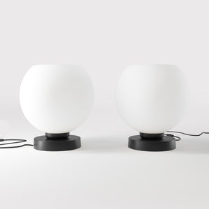 Brass table lamp with frosted glass globe, sophisticated lighting for interiors - Finish: ONO Matt Black