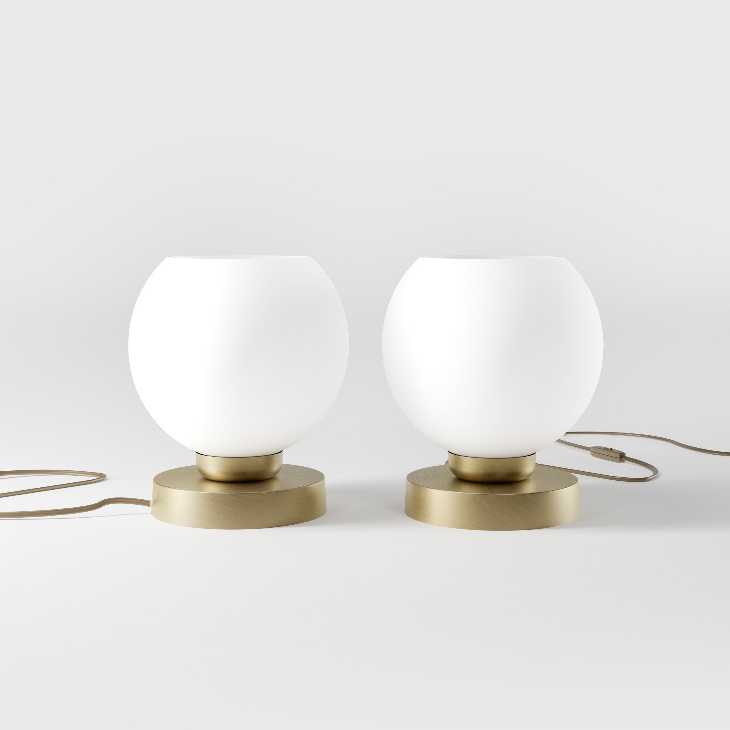 Brass table lamp with frosted glass globe, minimalist and elegant design, ideal for refined interiors - Finish: OBV Bronze Satin Light Brass