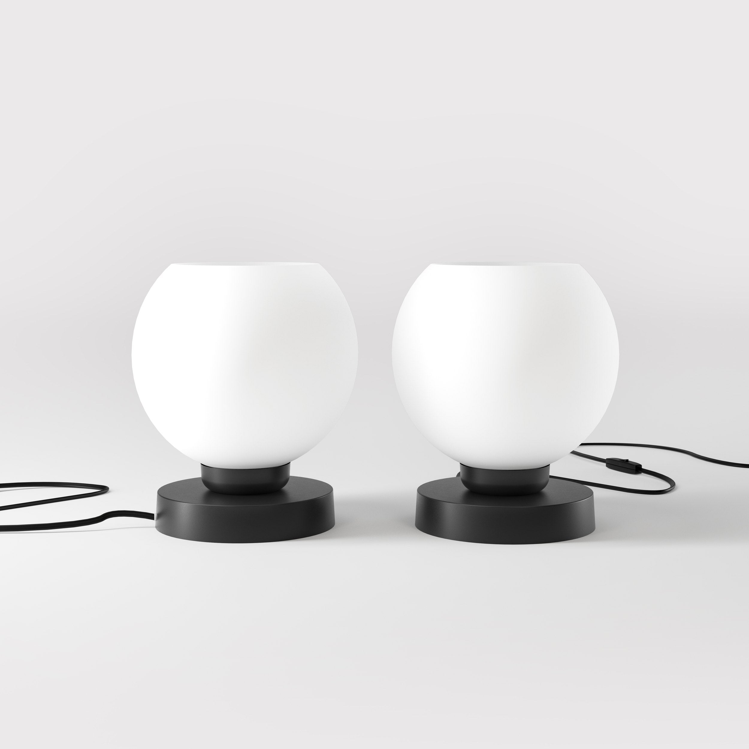 Brass table lamp with frosted glass globe, minimalist and elegant design, ideal for refined interiors - Finish: ONO Matt Black