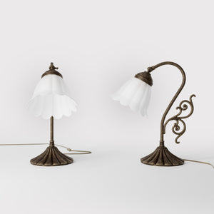 Art Deco table lamp with glossy white mushroom glass shade, sculpted brass base with undulating motifs, Italian design by Ghidini 1849 - Finish: OAS Antique Brass