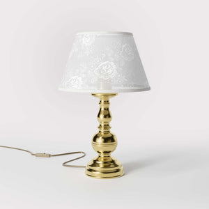 Brass table lamp with turned base and embroidered ivory fabric shade, classic design for interior lighting - Finish: OLV Polished Brass