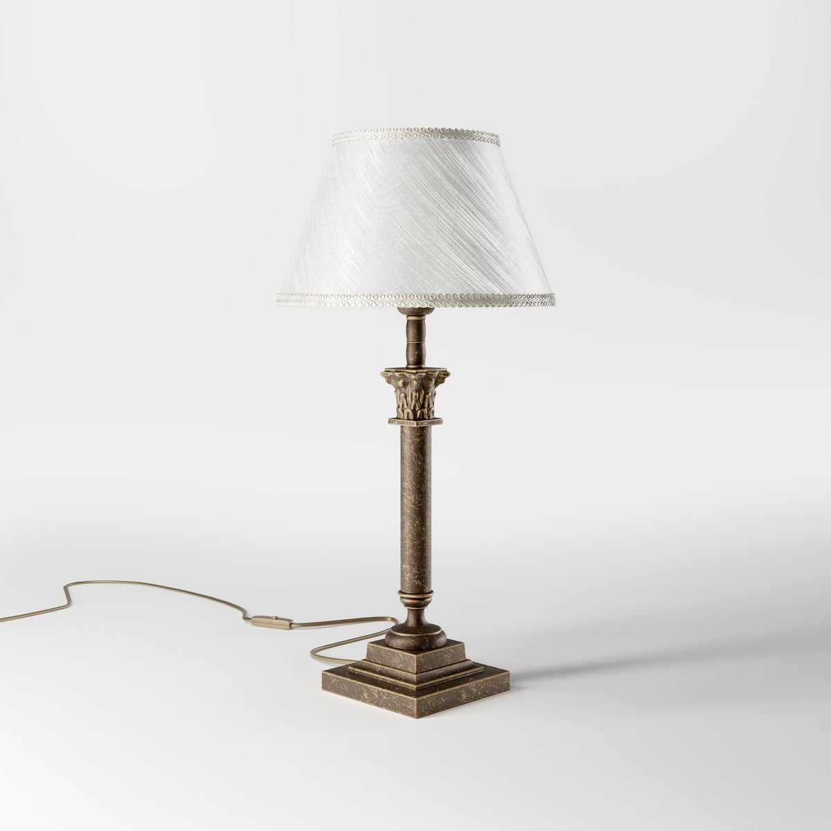 Tischlampe Aus Messing Mit Elfenbeinfarbigem Schirm Klassisch - OAS Antik Messing