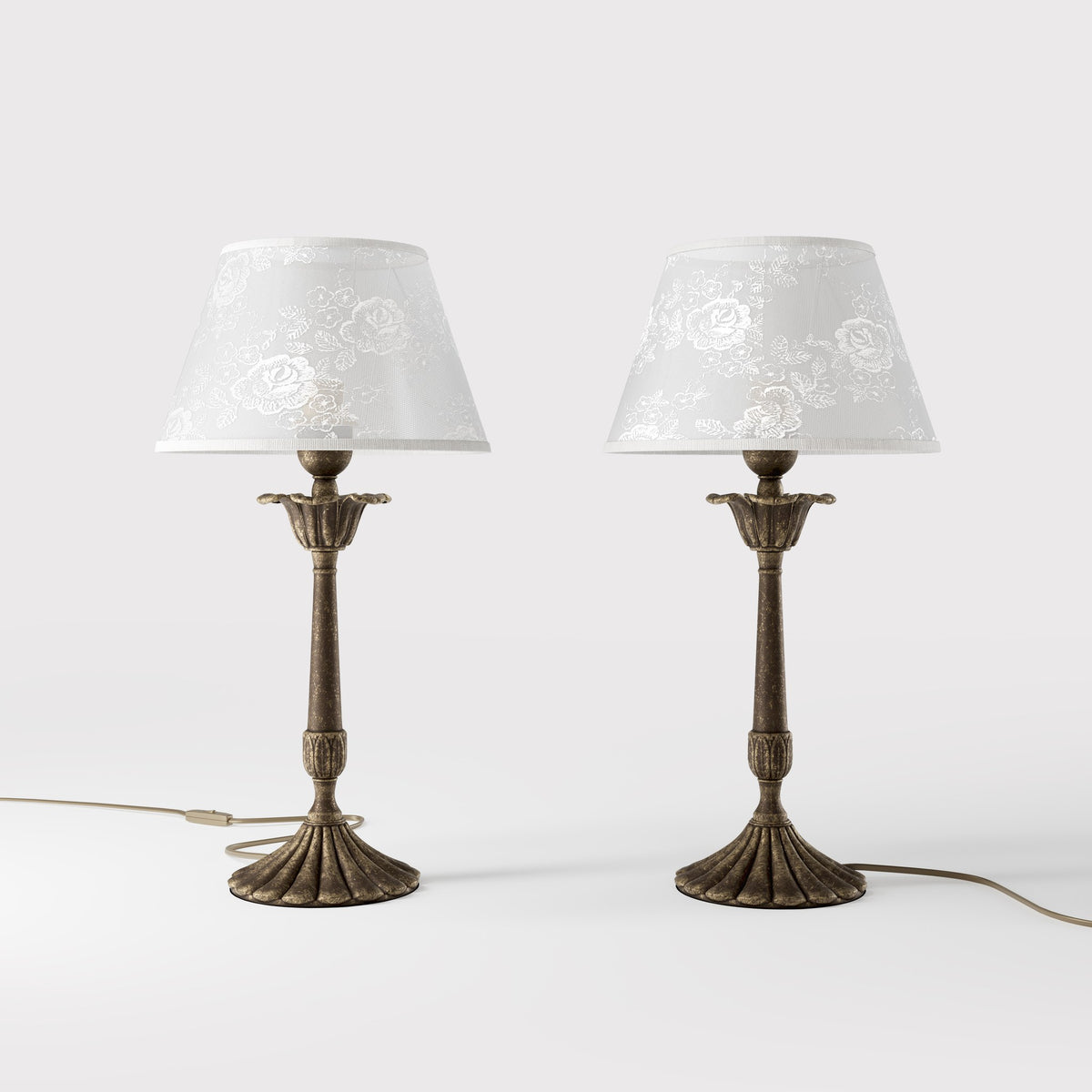 Classic brass table lamp with white fabric shade decorated with floral patterns, sculpted base with decorative elements by Ghidini 1849 - Finish: OAS Antique Brass