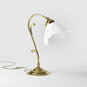 Art Nouveau table lamp with white pierced ceramic shade and decorative curved adjustable brass arm structure by Ghidini 1849 - Finish: OLV Polished Brass