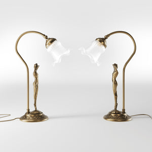 Liberty table lamp in brass with sculptural female figure and wavy frosted glass shade, base decorated with floral motifs by Ghidini 1849 - Finish: OBS Bronze Satin Brass