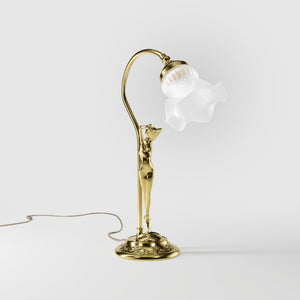 Liberty table lamp in brass with sculptural female figure and wavy frosted glass shade, base decorated with floral motifs by Ghidini 1849 - Finish: OLV Polished Brass