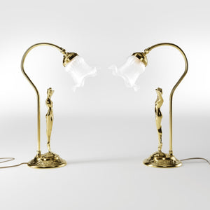 Liberty table lamp in brass with sculptural female figure and wavy frosted glass shade, base decorated with floral motifs by Ghidini 1849 - Finish: OLV Polished Brass