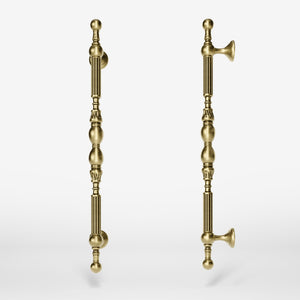 Brass pull handle with sculpted details and neoclassical design, ideal for prestigious doors by Ghidini 1849 - Finish: OBV Bronze Satin Light Brass