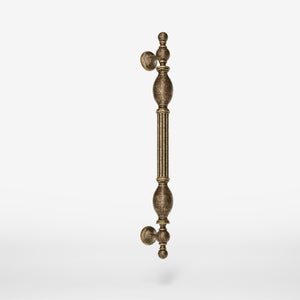 Brass pull handle with sculpted Renaissance details, ideal for historic doors and elegant interiors by Ghidini 1849 - Finish: OAS Antique Brass