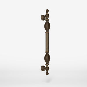 Brass pull handle with sculpted Renaissance details, ideal for historic doors and elegant interiors by Ghidini 1849 - Finish: OBM Bronze Satin Matt Brass