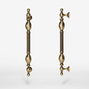 Brass pull handle with sculpted Renaissance details, ideal for historic doors and elegant interiors by Ghidini 1849 - Finish: OBS Bronze Satin Brass