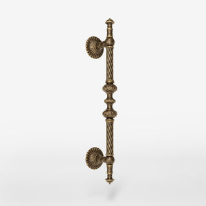 Brass pull handle with Baroque engravings and intricate details, ideal for luxury doors by Ghidini 1849 - Finish: OAS Antique Brass