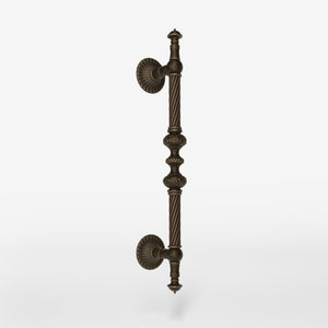 Brass pull handle with Baroque engravings and intricate details, ideal for luxury doors by Ghidini 1849 - Finish: OBM Bronze Satin Matt Brass