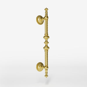 Brass pull handle with Baroque engravings and intricate details, ideal for luxury doors by Ghidini 1849 - Finish: OLV Polished Brass