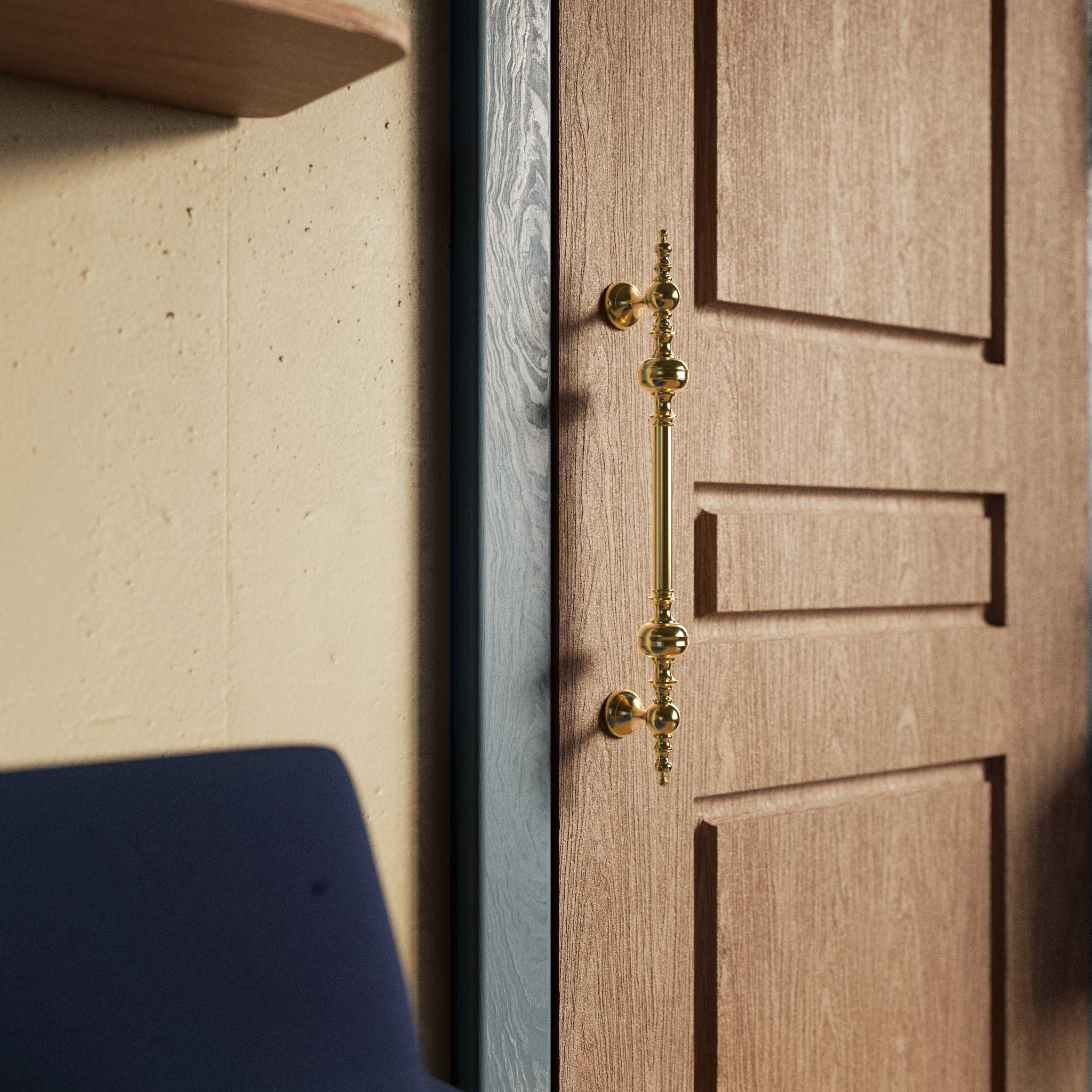 Brass pull handle with sculpted details and elegant proportions, ideal for refined doors by Ghidini 1849 - Finish: OLV Polished Brass