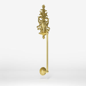 Brass pull handle with floral engravings and decorative details, perfect for luxury entrances by Ghidini 1849 - Finish: OLV Polished Brass