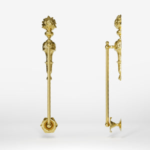 Brass pull handle with floral motif and twisted rod, ideal for luxury entrances and refined interiors by Ghidini 1849 - Finish: OLV Polished Brass