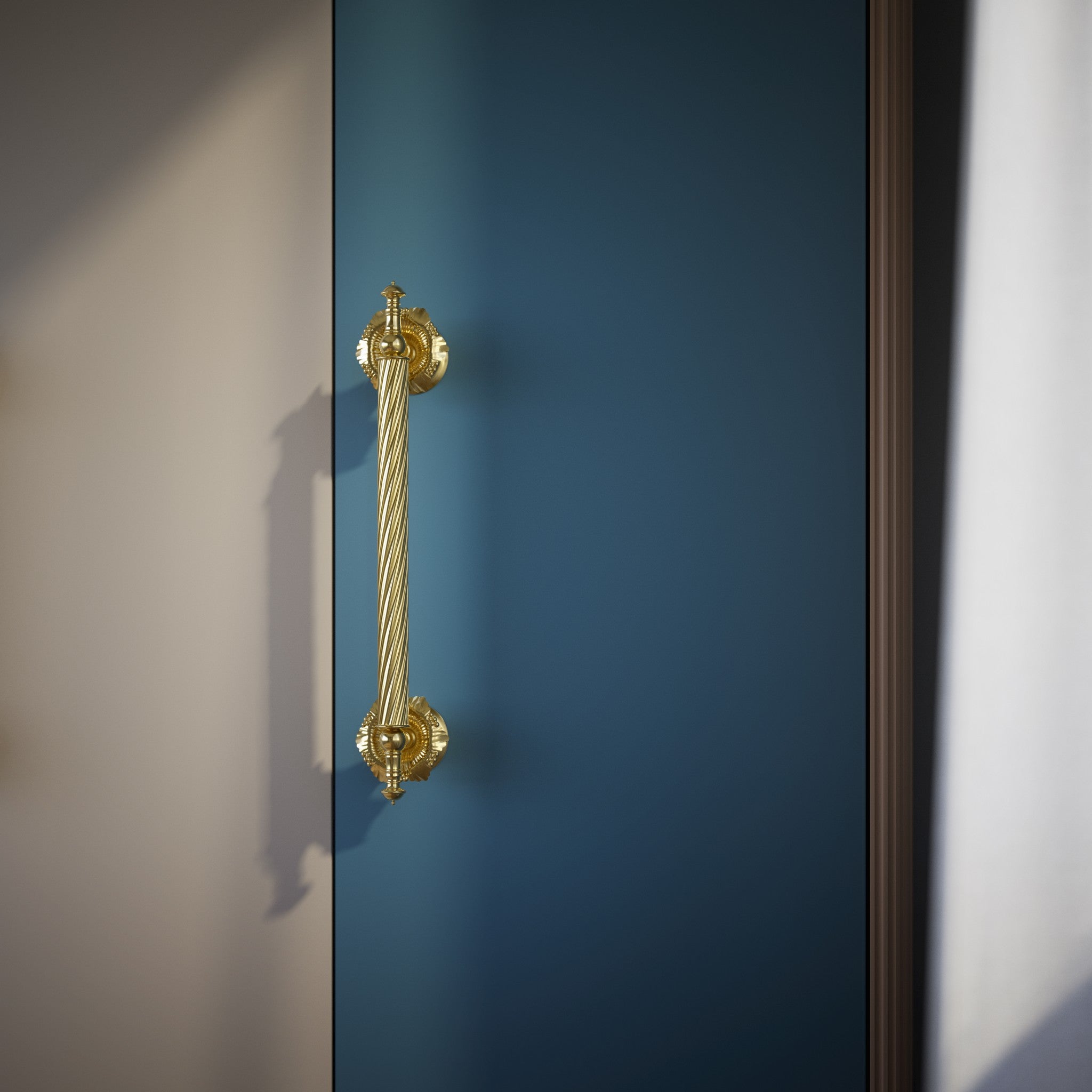 Brass pull handle with corded shaft and decorative details, perfect for luxury doors and elegant entrances by Ghidini 1849 - Finish: OLV Polished Brass