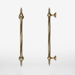 Elegant brass pull handle with decorative motifs, ideal for prestigious doors by Ghidini 1849 - Finish: OBS Bronze Satin Brass