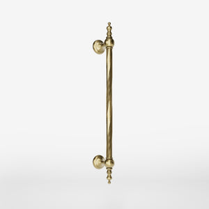 Elegant brass pull handle with decorative motifs, ideal for prestigious doors by Ghidini 1849 - Finish: OBV Bronze Satin Light Brass