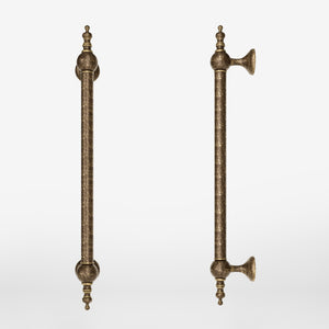 Decorative brass pull handle for high-end doors with turned details and classic craftsmanship, Made in Italy by Ghidini 1849 - Finish: OAS Antique Brass