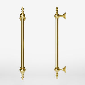 Decorative brass pull handle for high-end doors with turned details and classic craftsmanship, Made in Italy by Ghidini 1849 - Finish: OLV Polished Brass