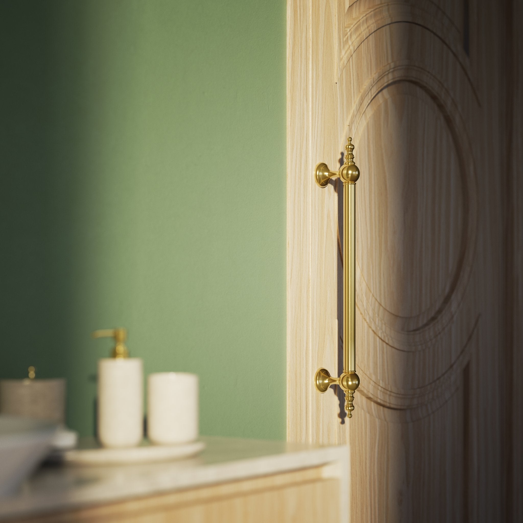 Decorative brass pull handle for high-end doors with turned details and classic craftsmanship, Made in Italy by Ghidini 1849 - Finish: OLV Polished Brass