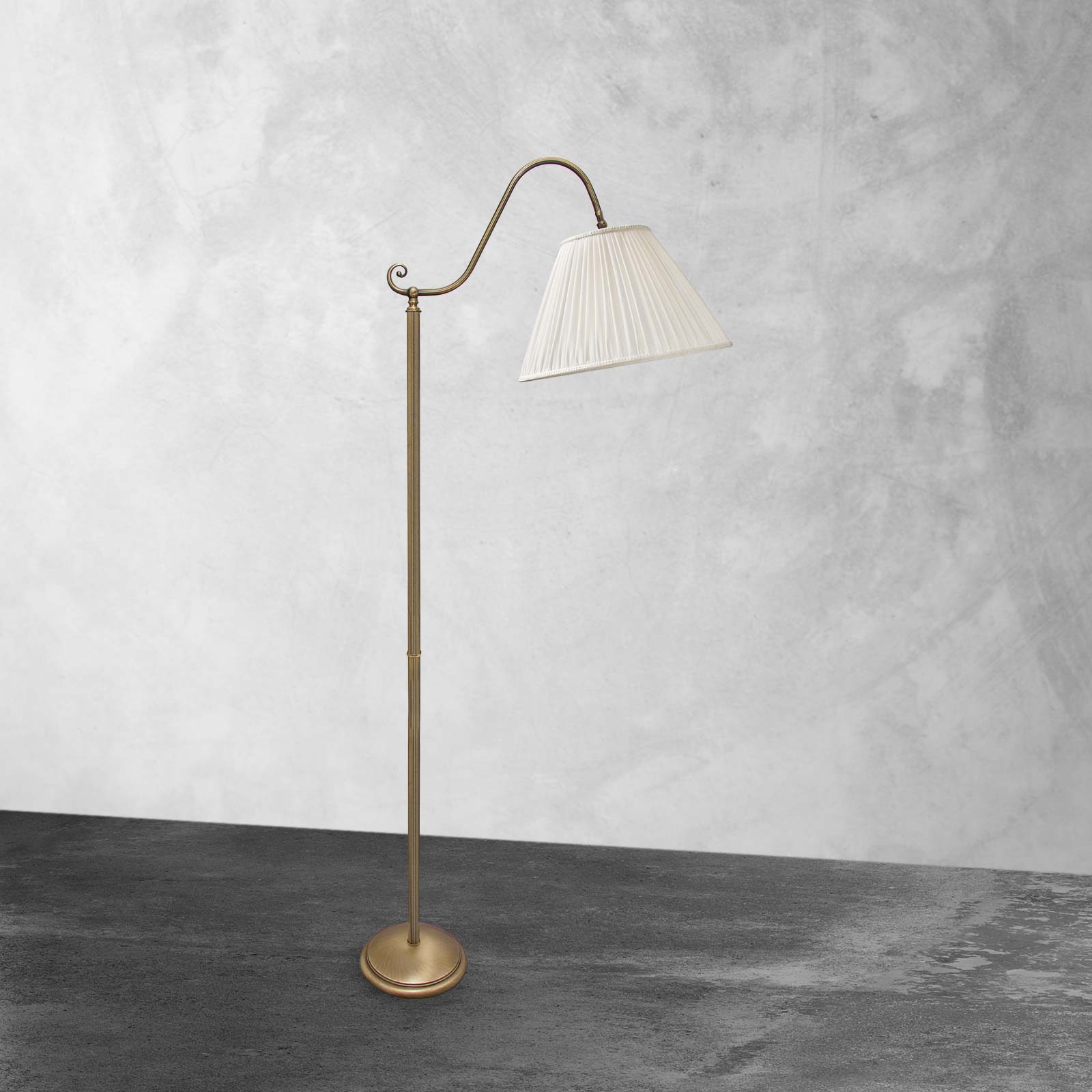 Elegant Floor Lamp For Living Room In Real Brass | Ghidini 1849