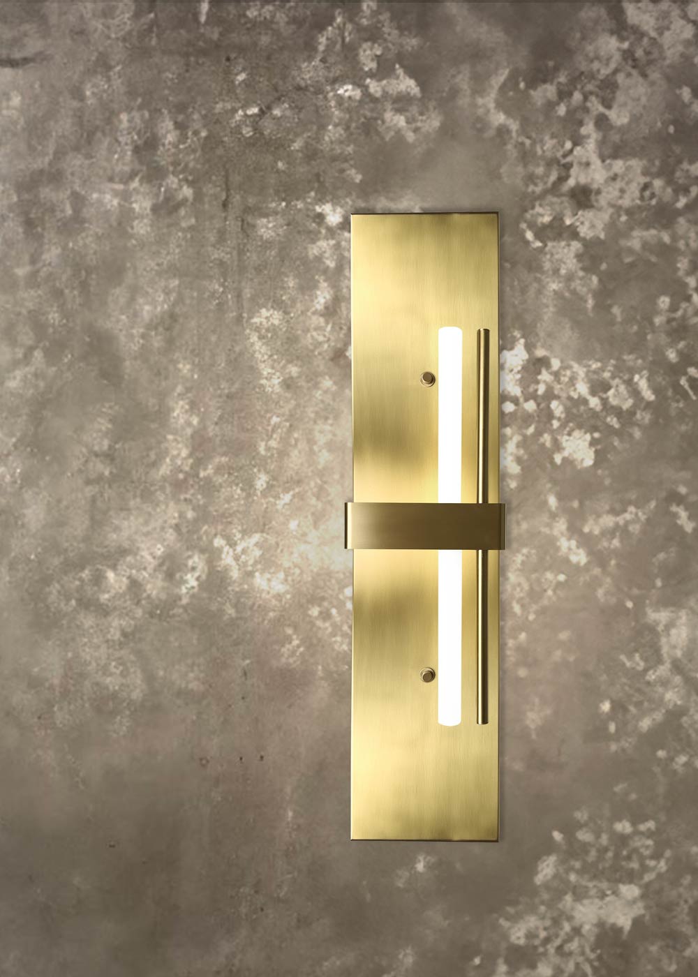 Italian Design Lighting in brass by Ghidini 1849 - brass wall lamp made in Italy with concrete wall background