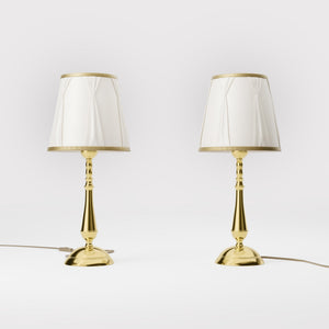 Classic brass table lamp with ivory fabric shade and decorative trims, round base and turned stem by Ghidini 1849 - Dimension/Finish: Medium / OLV Polished Brass