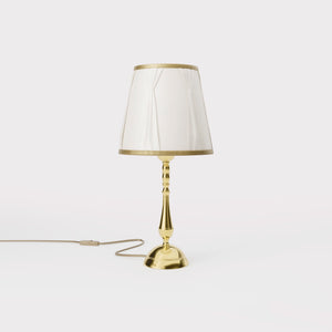 Classic brass table lamp with ivory fabric shade and decorative trims, round base and turned stem by Ghidini 1849 - Dimension/Finish: Small / OLV Polished Brass