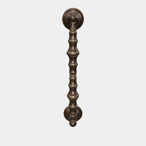 Classic brass pull handle with elegant curves, ideal for interior and exterior doors by Ghidini 1849 - Finish: OAS Antique Brass