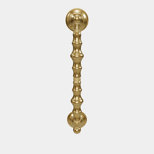 Classic brass pull handle with elegant curves, ideal for interior and exterior doors by Ghidini 1849 - Finish: OLV Polished Brass