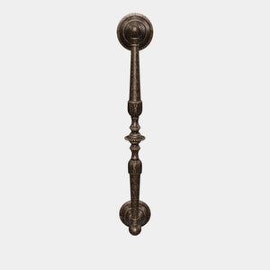 Brass pull handle with engraved details and classic design, ideal for interior and exterior doors by Ghidini 1849 - Finish: OAS Antique Brass