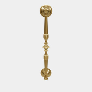 Brass pull handle with engraved details and classic design, ideal for interior and exterior doors by Ghidini 1849 - Finish: OLV Polished Brass