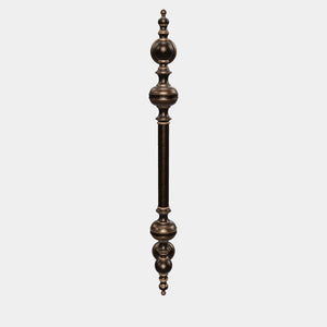 Brass pull handle with sculpted details and elegant proportions, ideal for refined doors by Ghidini 1849 - Finish: OBM Bronze Satin Matt Brass